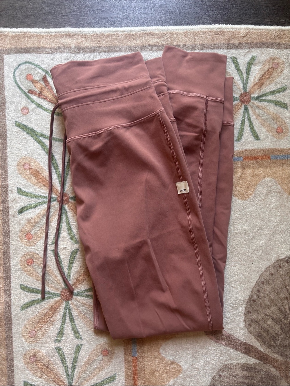 Vuori Women's Daily Legging in Sedona brown